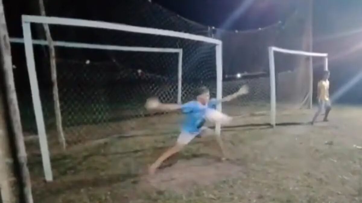 Goleiro de 16 anos e torcedor do Grêmio morre depois de defender pênalti