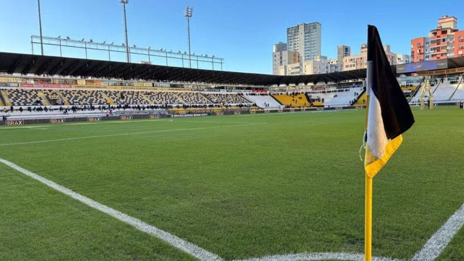 Imagem do campo do Estádio Heriberto Hülse