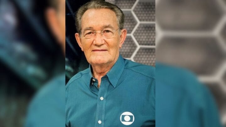 Léo Baptista com a camisa azul do uniforme da Globo