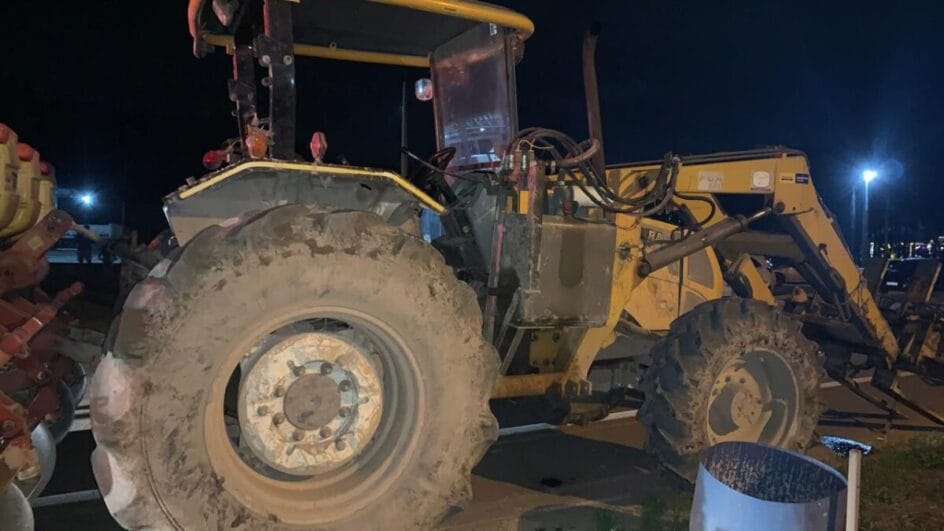 Motociclista morre após bater em trator no acostamento da SC-390 no Sul de SC