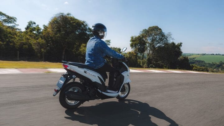 Yamaha lança primeira scooter híbrida e supereconômica