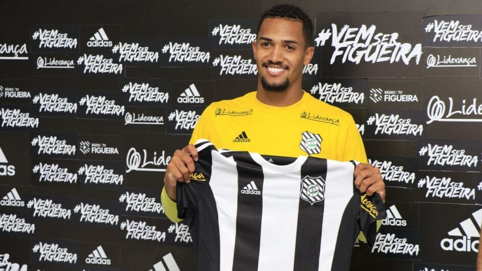 Juninho em atuação pelo Figueirense