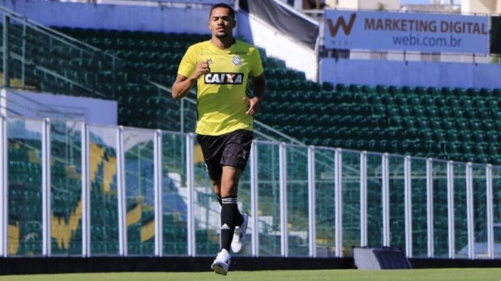 Juninho em atuação pelo Figueirense