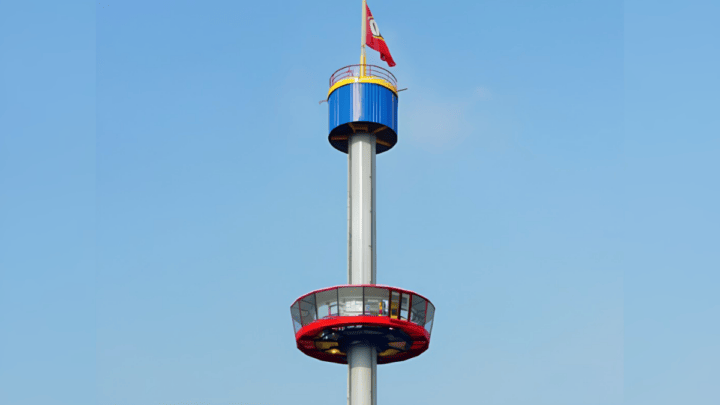 Torre giratória de 53 metros de altura começa a ser construída em Balneário Camboriú