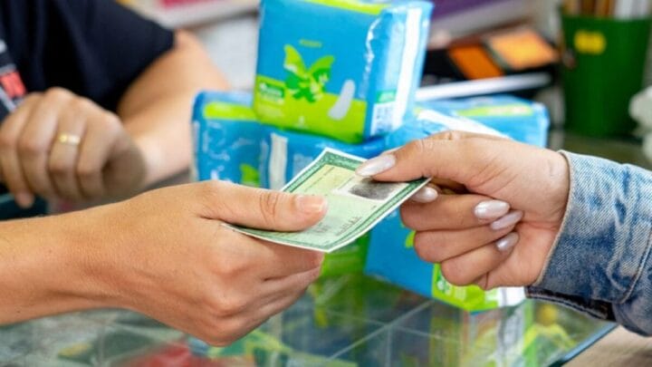 Programa Dignidade Menstrual beneficiou mais de 10 mil catarinenses em um ano