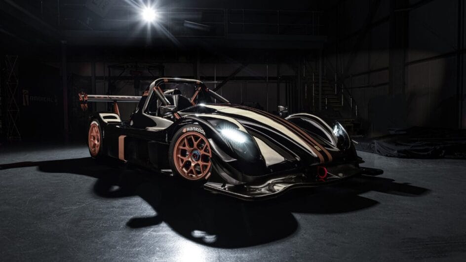 Conheça a produtora de carros fora-de-série britânica que celebra 3 mil unidades construídas