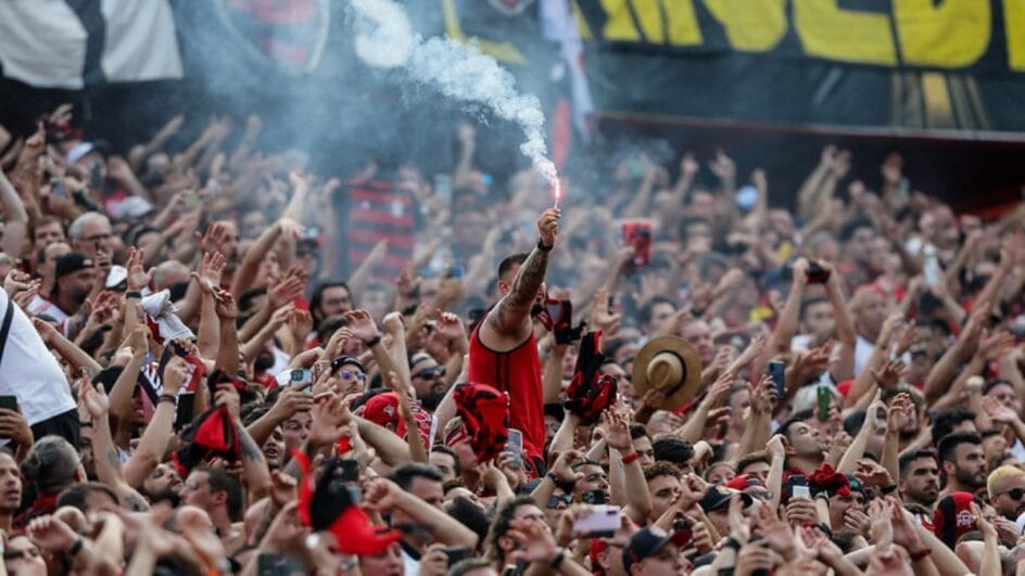 Imagem mostra torcedores do Flamengo