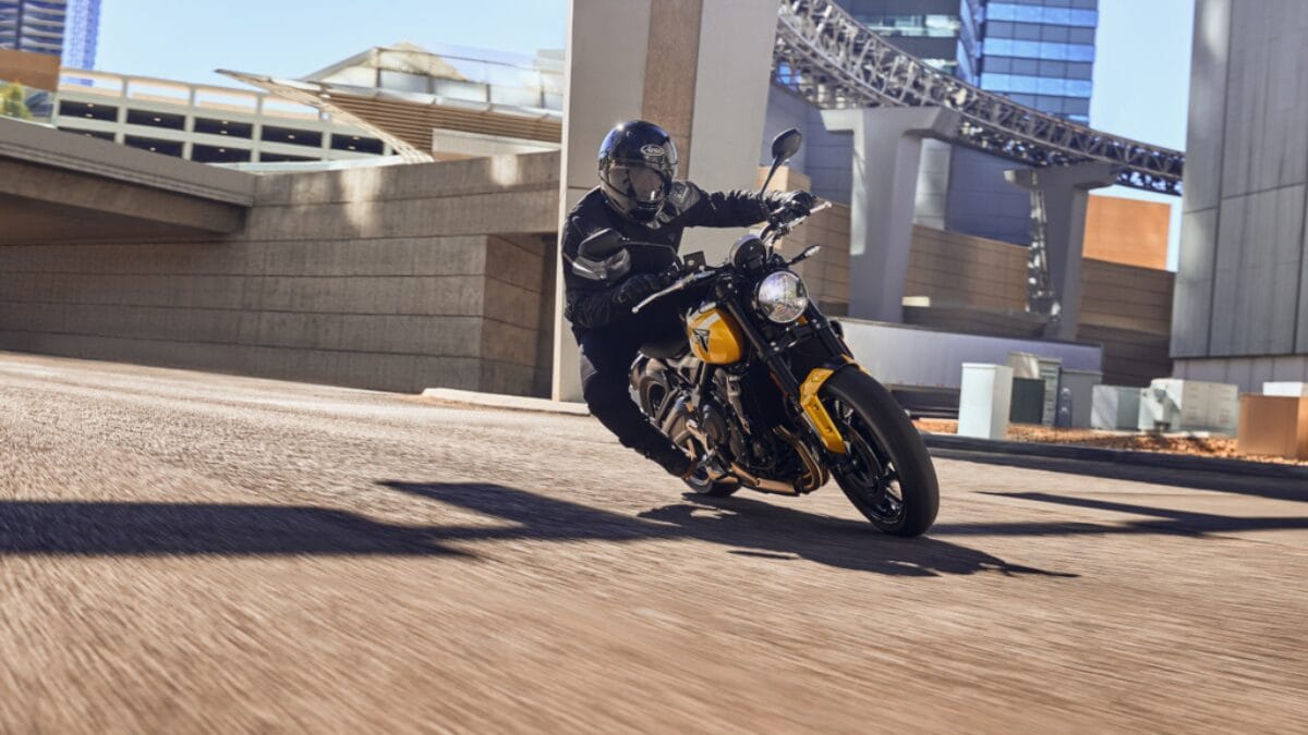 Linha 2025 da Triumph Trident 660 chega mais equipada