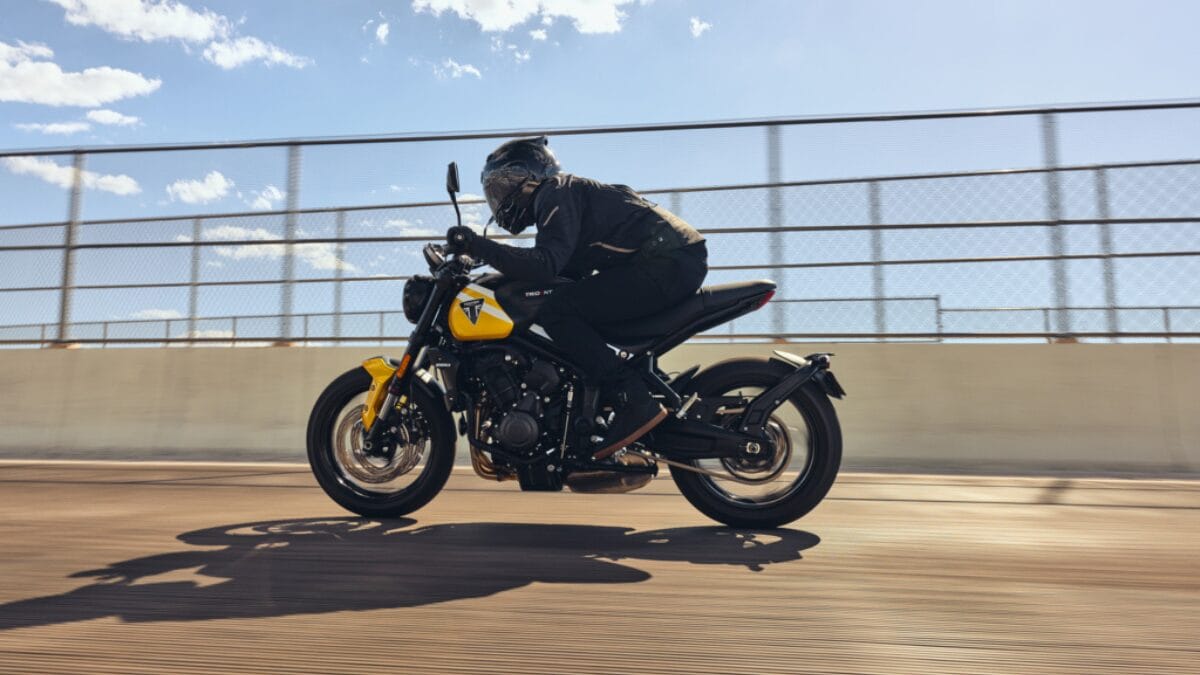 Linha 2025 da Triumph Trident 660 chega mais equipada