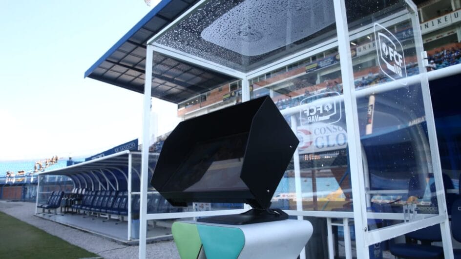 VAR Avaí x Criciúma (Foto: Tiago Ghizoni, arquivo, DC)