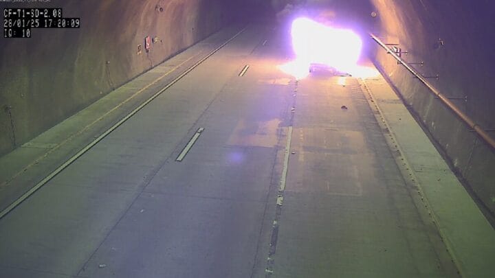Veículo em chamas interdita túnel do Contorno Viário, na Grande Florianópolis