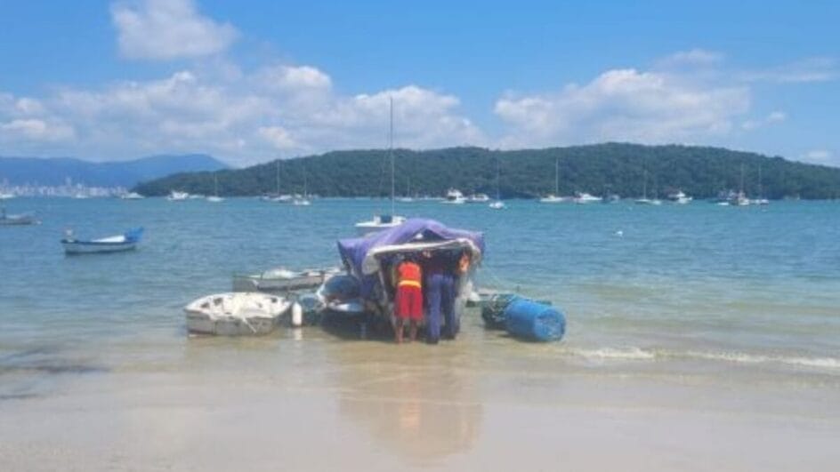 Pescador é encontrado morto e com sangue na boca dentro de barco em Porto Belo