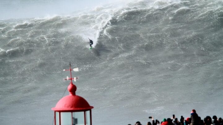 Ondas gigantes em Nazaré