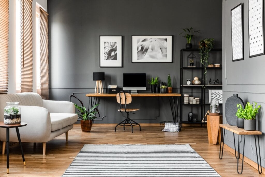 A decoração do ambiente de trabalho pode ajudar a combater o bloqueio criativo (Imagem: Ground Picture | Shutterstock)