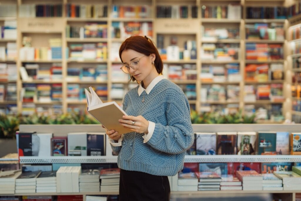 O livro “1984” é uma poderosa crítica ao autoritarismo e ao perigo da perda de autonomia individual (Imagem: Arthur Bargan | Shutterstock)