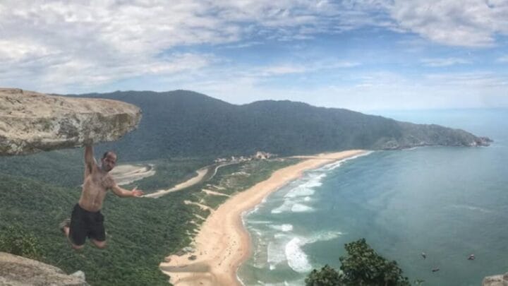 Pedra famosa por fotos radicais apresenta risco de queda em Florianópolis