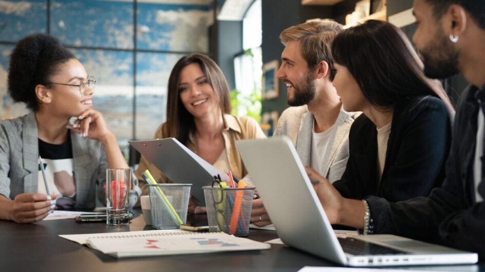 A saúde mental dos colaboradores deve ser priorizada pelas empresas (Imagem: OPOLJA | Shutterstock)