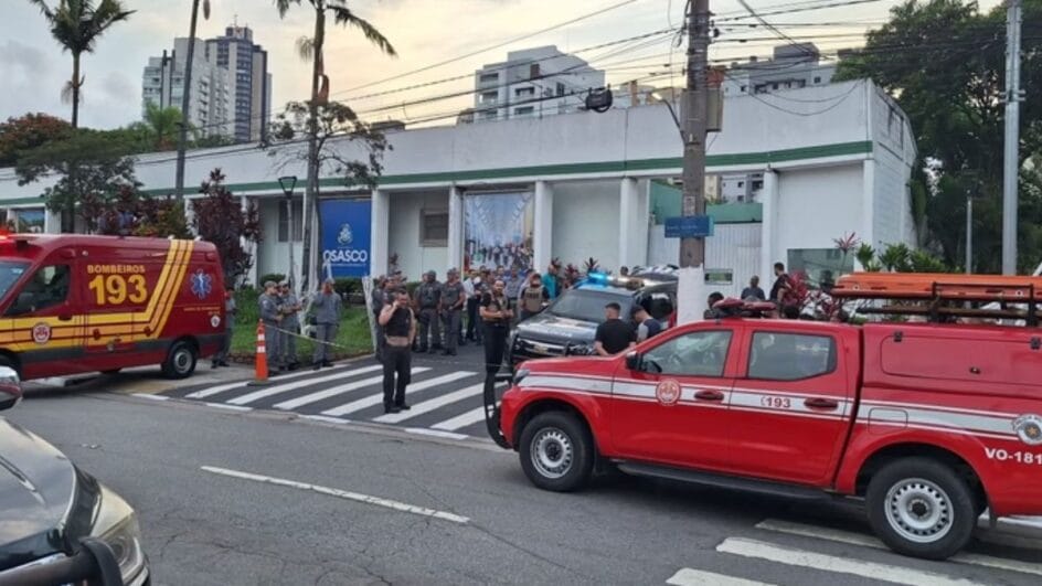 Tiros na prefeitura de Osasco mobilizam negociadores da polícia (Foto: Leonardo Amaro, Metrópoles)