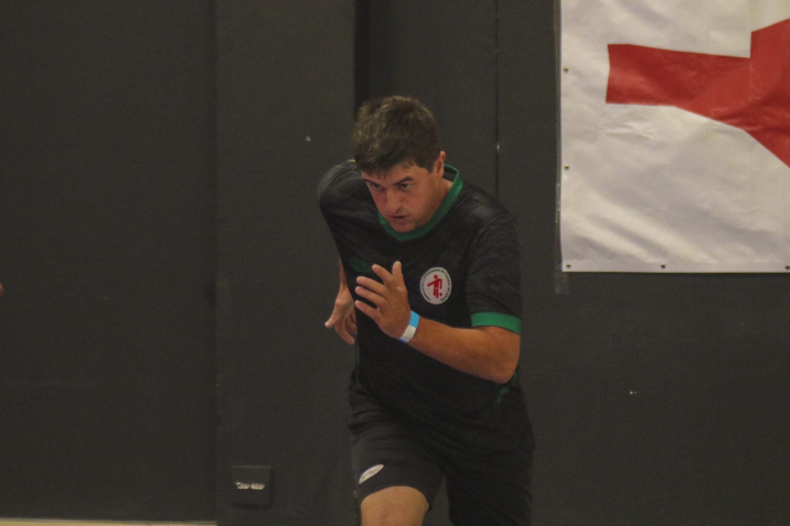 Oficiais de arbitragem realizam testes físicos para se prepararem para a temporada do futsal Catarinense