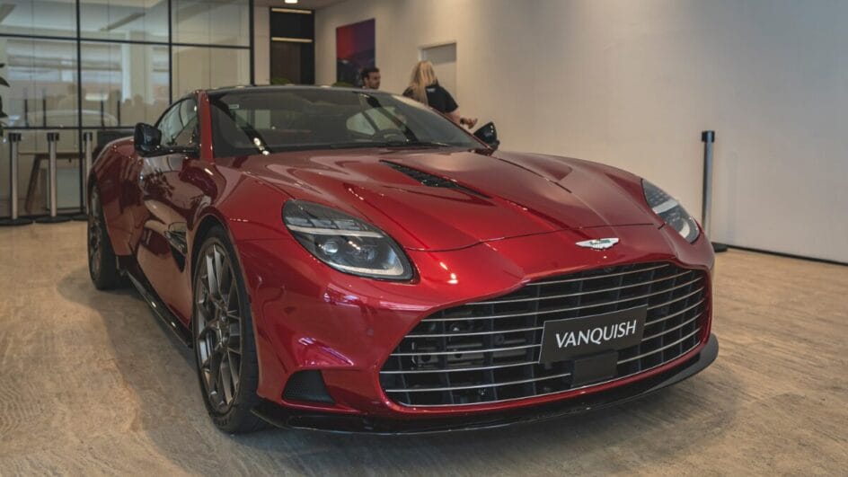 Conheça o novo carro de James Bond antes dele mesmo dirigi-lo