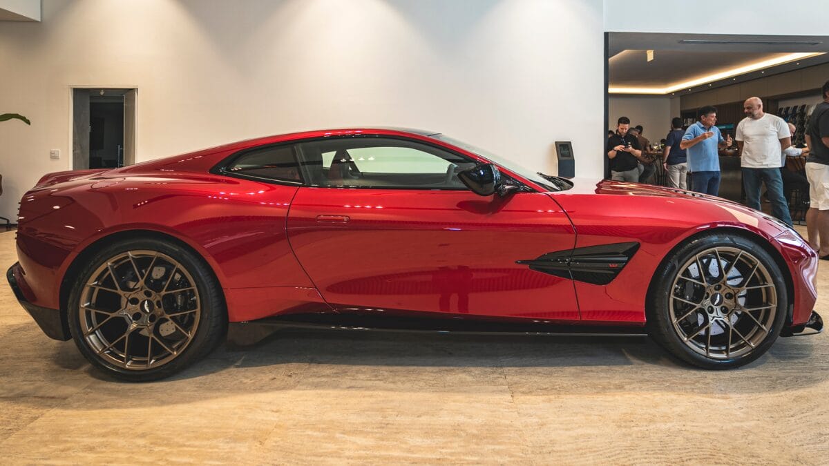 Conheça o novo carro de James Bond antes dele mesmo dirigi-lo