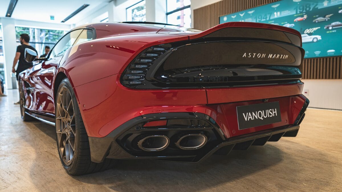 Conheça o novo carro de James Bond antes dele mesmo dirigi-lo