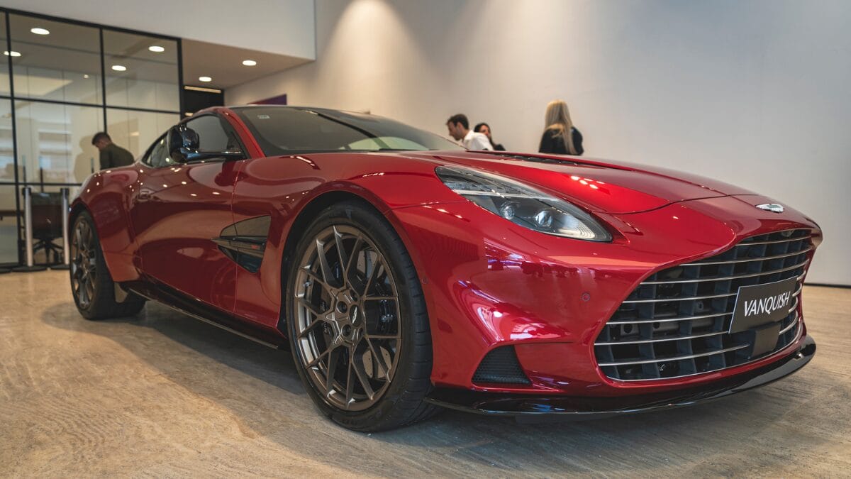 Conheça o novo carro de James Bond antes dele mesmo dirigi-lo