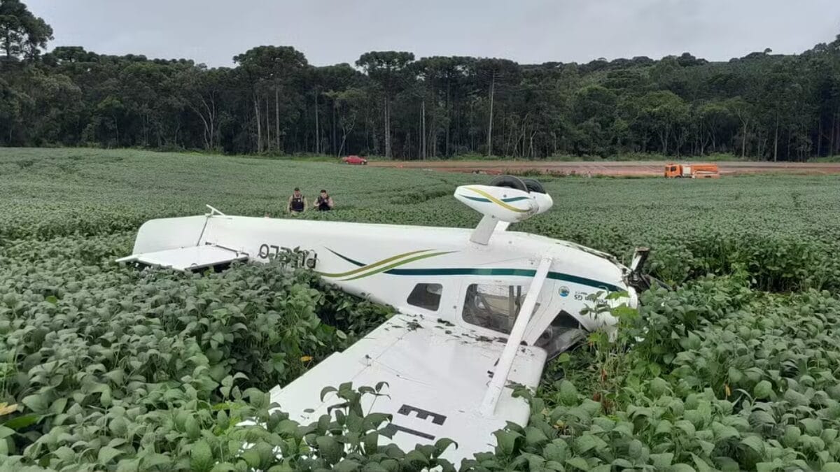 Avião de pequeno porte que saiu de SC cai no interior do Paraná