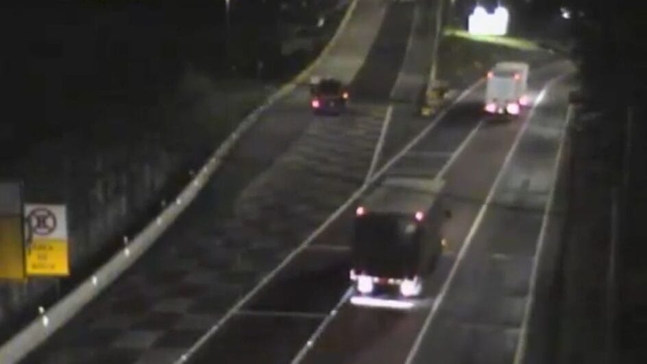 Caminhão utilizou a área de escape da BR-376 para se salvar (Foto: Arteris Litoral Sul, Divulgação)