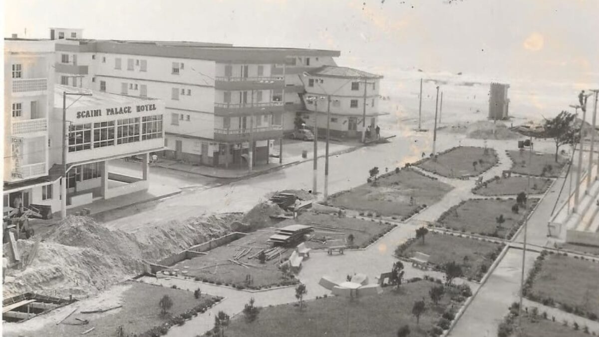 Fotos antigas mostram como era a praia queridinha dos gaúchos em SC no século passado 