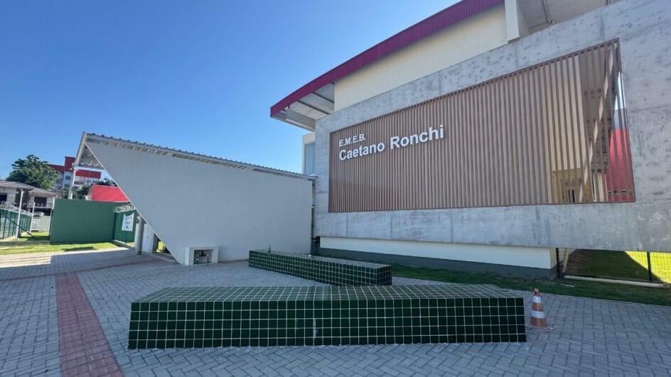 Sem ar-condicionado nas salas de aula, alunos do Sul de SC enfrentam calor de 40°C