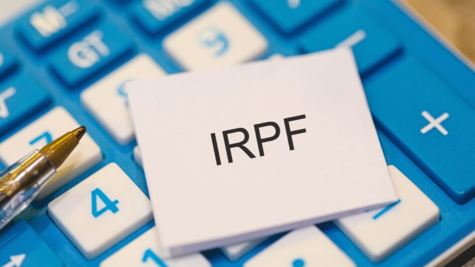 Organização e atenção aos detalhes evitam erros na declaração do imposto de renda (Imagem: rafastockbr | Shutterstock)