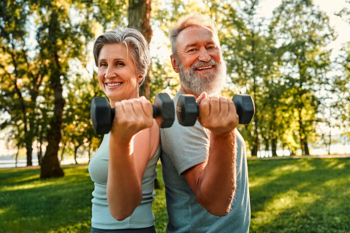 Atitudes simples evitam a perda de massa muscular e mantêm a vitalidade (Imagem: Harbucks | Shutterstock)