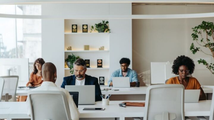 Companhias engajadas com diversidade e inclusão são as mais inovadoras (Imagem: JLco Julia Amaral | Shutterstock)