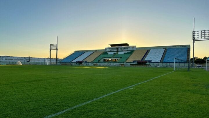 Estádio Domingão recebe confronto entre Floresta e Iguatu pelo quadrangular do rebaixamento do Campeonato CCearense nesta sexta-feira (Foto: Divulgação, Prefeitura de Horizonte)