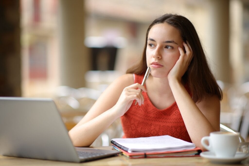 Física e matemática são sobre raciocínio lógico (Imagem: Pheelings media | Shutterstock)