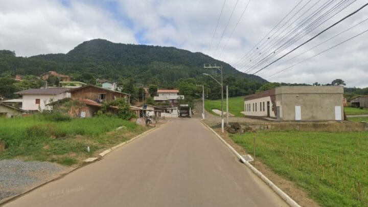 Vítima foi atacada enquanto dormia em Rio do Sul (Foto: Google Maps, Reprodução)