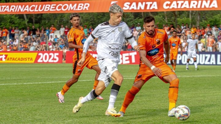 Figueirense e Santa Catarina estão entre os três primeiros na classificação do campeonato (Foto: Patrick Floriani, FFC)