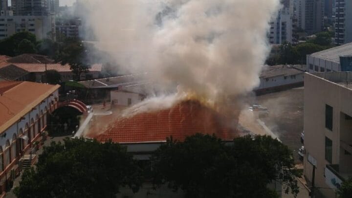 Centro Paroquial é atingido por incêndio em Chapecó