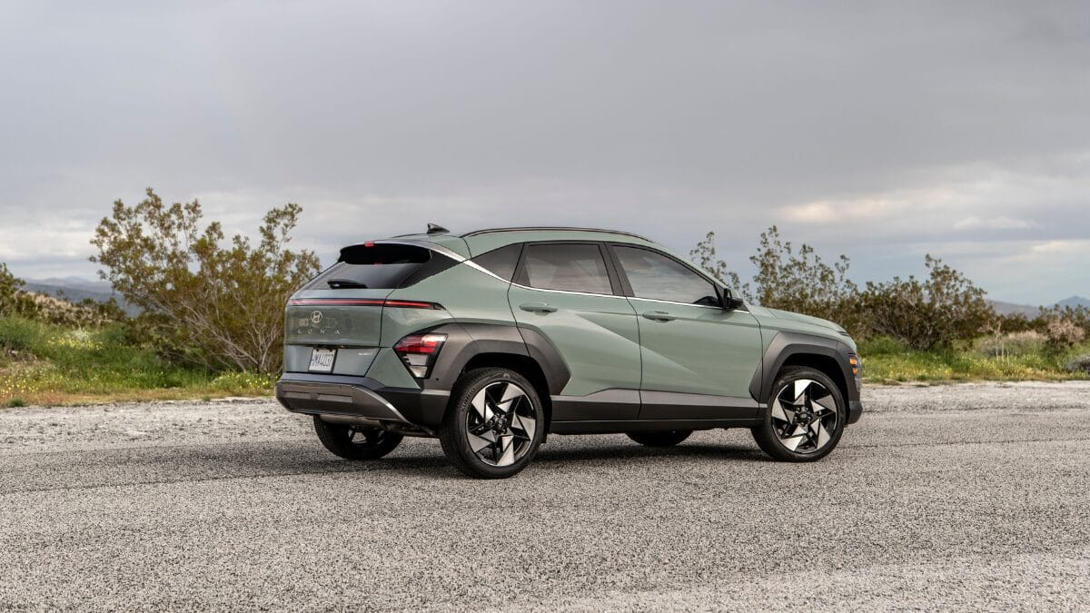 Kona híbrido chega em abril para incomodar SUVs flex e híbridos