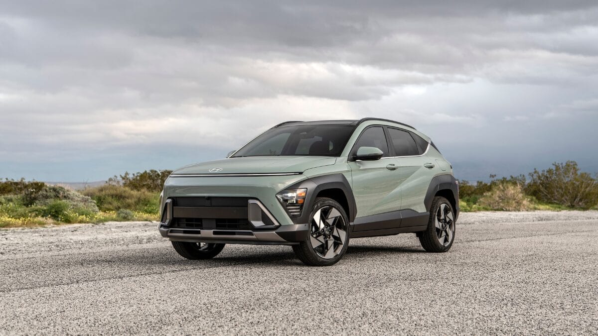 Kona híbrido chega em abril para incomodar SUVs flex e híbridos