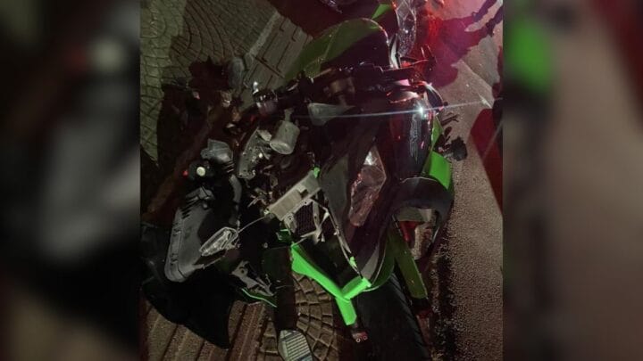 Idosa foi atingida na calçada por motociclista em Itajaí (Foto: Polícia Militar, Divulgação)