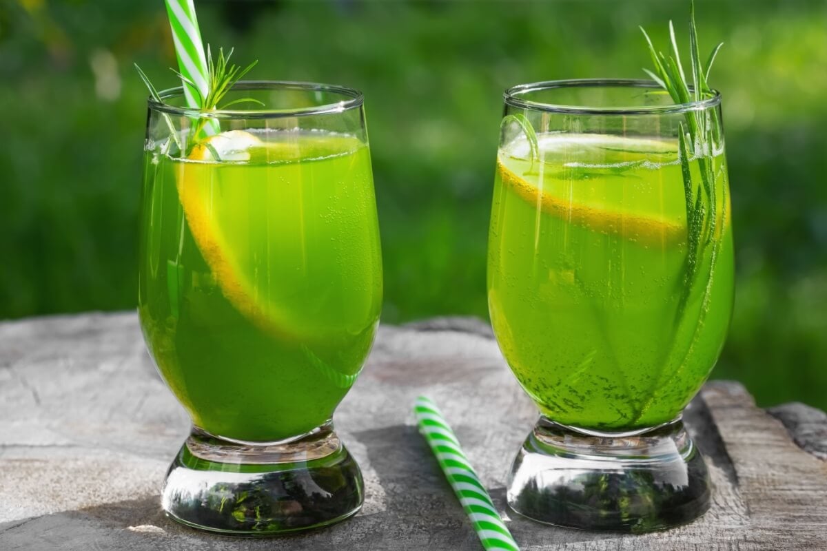 Isotônico de limão-siciliano com estragão (Imagem: galsand | Shutterstock)