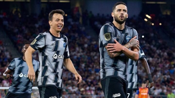 Kelvin aparece com a camisa listrada da g3x