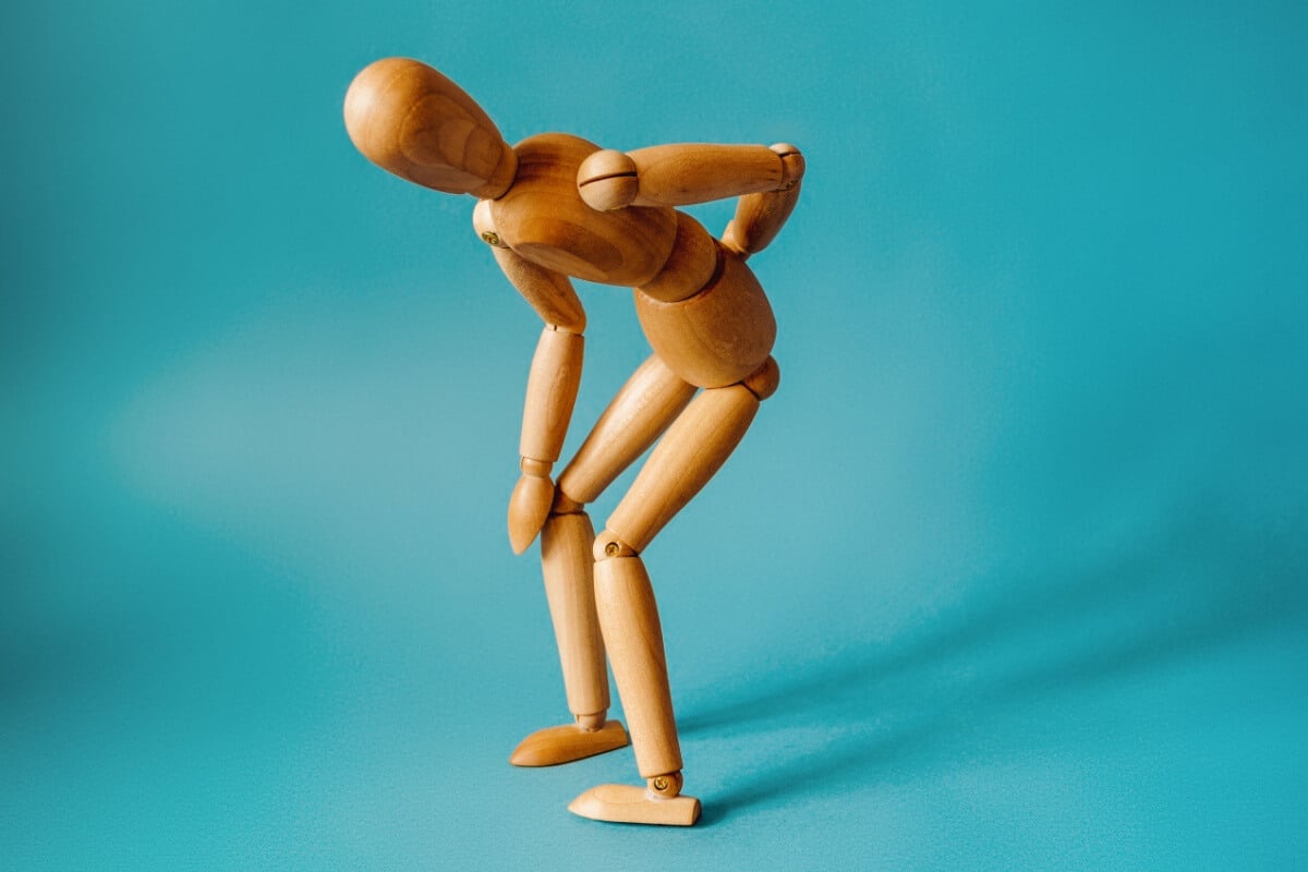 Repetição de movimentos e ausência de intervalos estão entre as principais causas de LER e DORT (Imagem: Alrandir | Shutterstock)