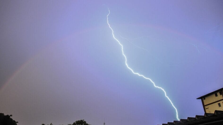 Raios atingiram a cidade de Joinville, no Norte de SC (Foto: Rodrigo Philipps, Arquivo AN)