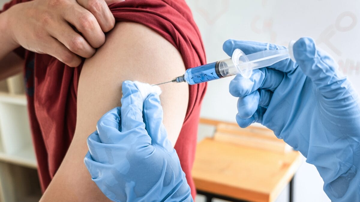Mais de 70% dos municípios de SC atingiram a meta de vacinação da tríplice viral em 2024