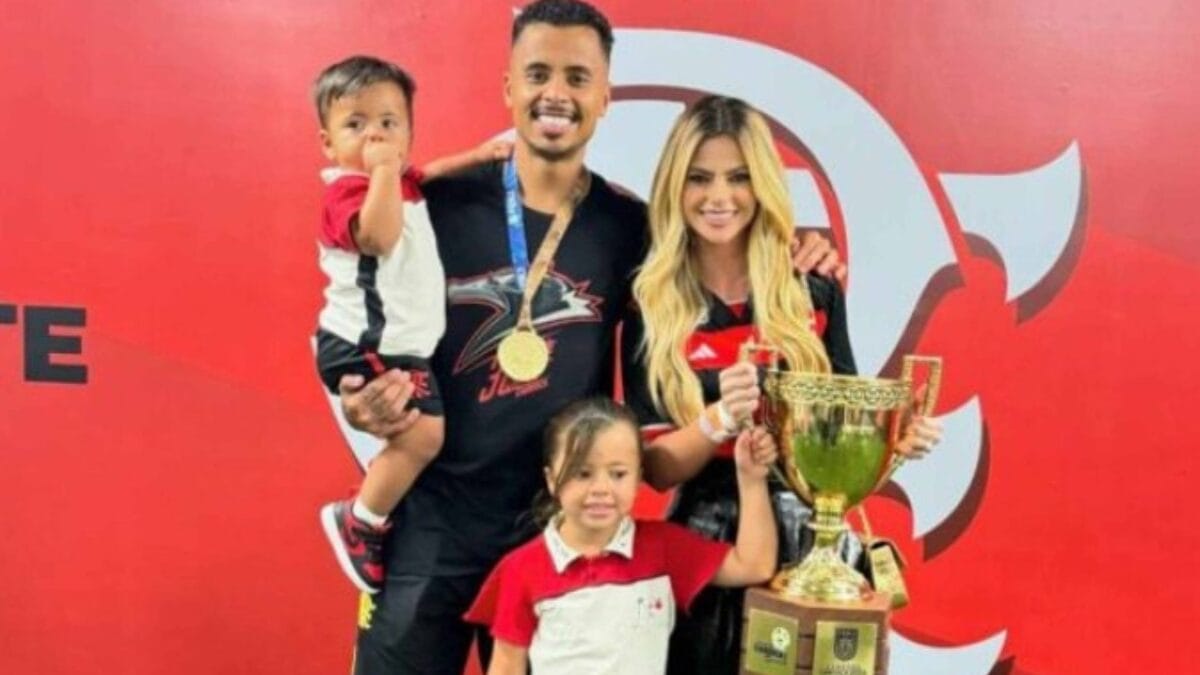  Ex de jogador do Flamengo denuncia abandono paterno