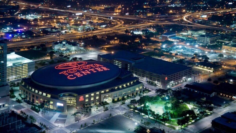 Toyota Center, em Houston, no Texas, recebe o confronto entre Rockets e Warriors nesta quinta-feira (Foto: Reprodução, Toyota Center)