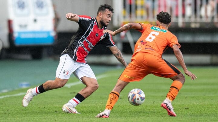 Joinville vence o Santa Catarina de virada e volta ao G8 do Catarinense (Luiz Vieira/JEC)